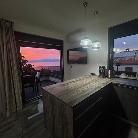 Apartamento Golden Sunset Njivice Exterior foto