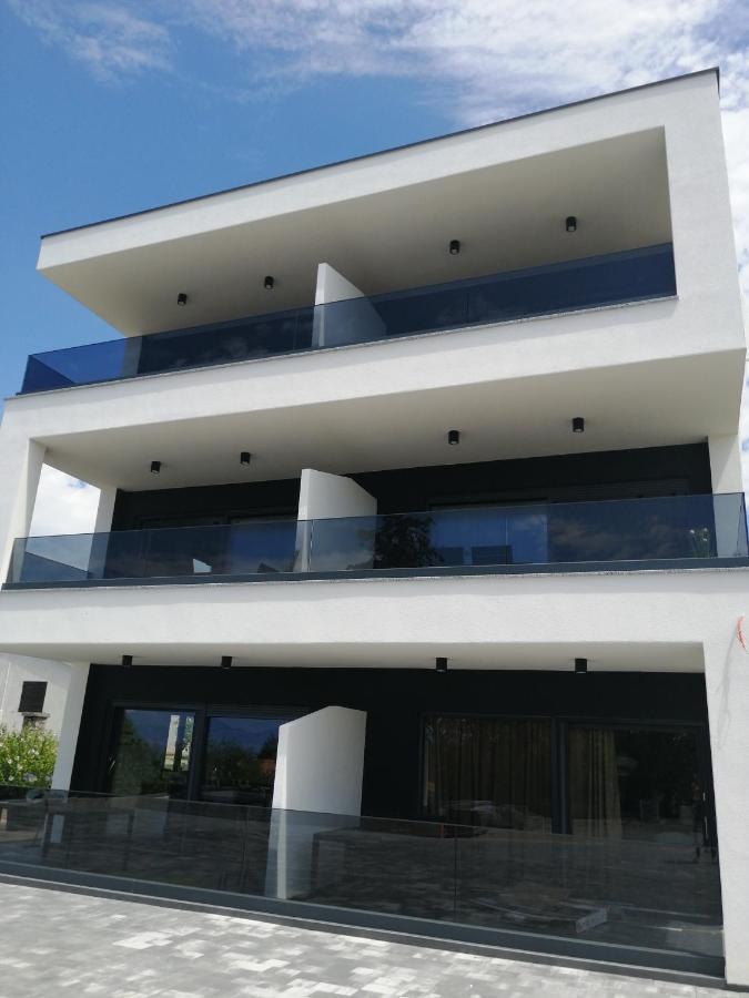 Apartamento Golden Sunset Njivice Exterior foto