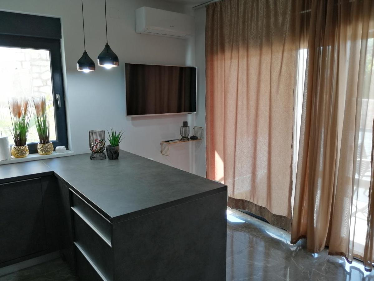 Apartamento Golden Sunset Njivice Exterior foto