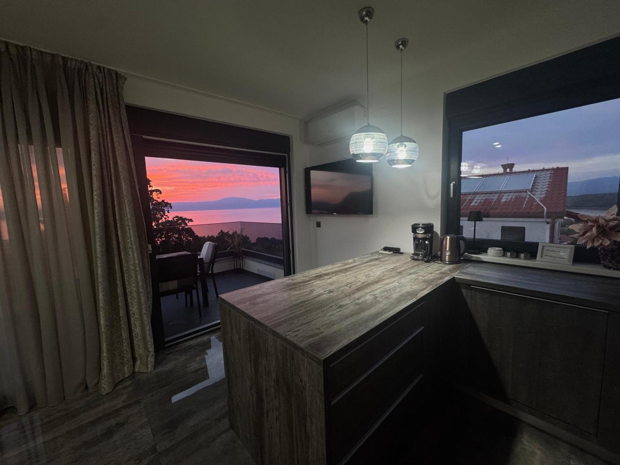Apartamento Golden Sunset Njivice Exterior foto